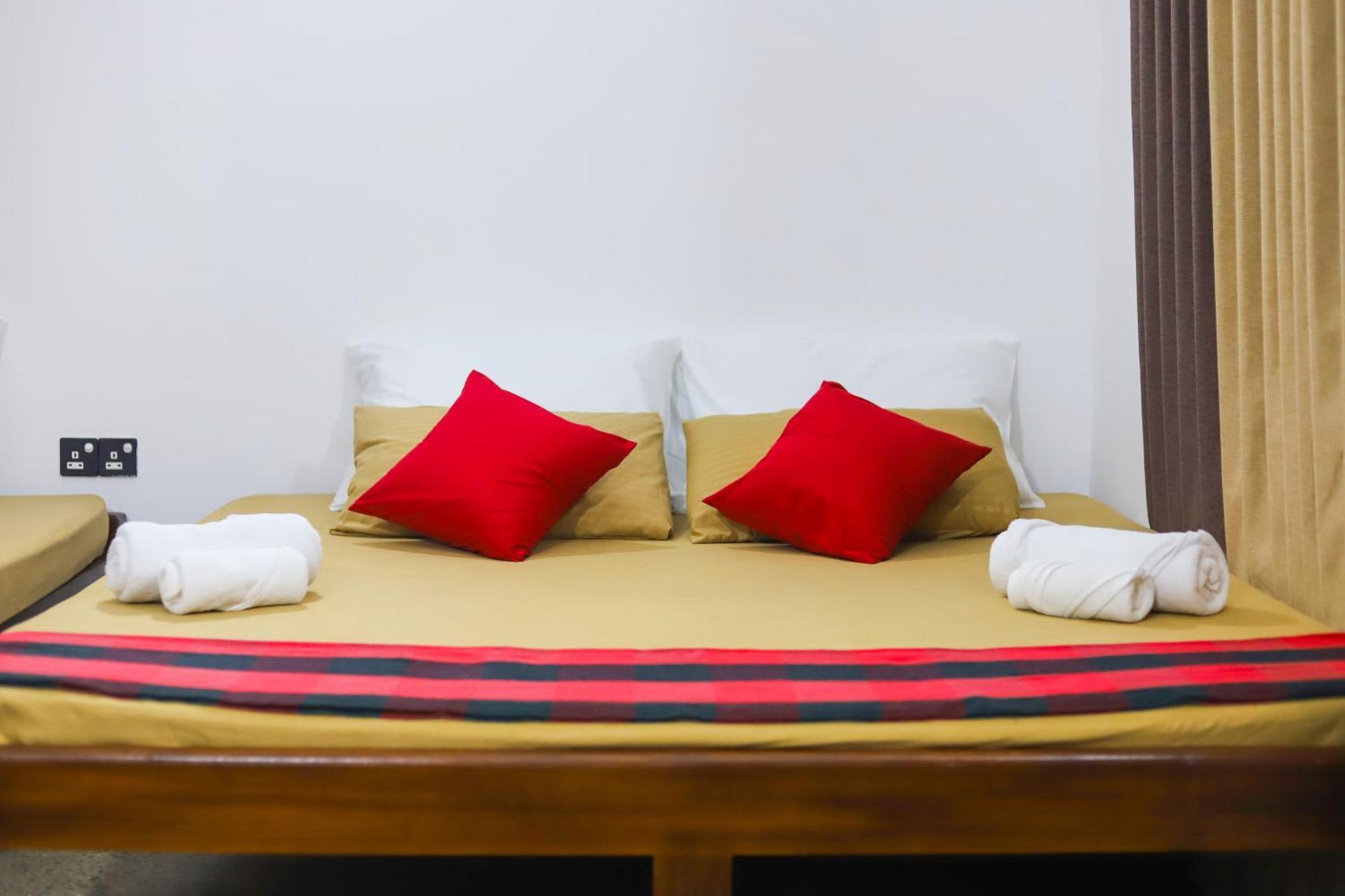 Hotel Royal Hub Kudapaduwa Zewnętrze zdjęcie